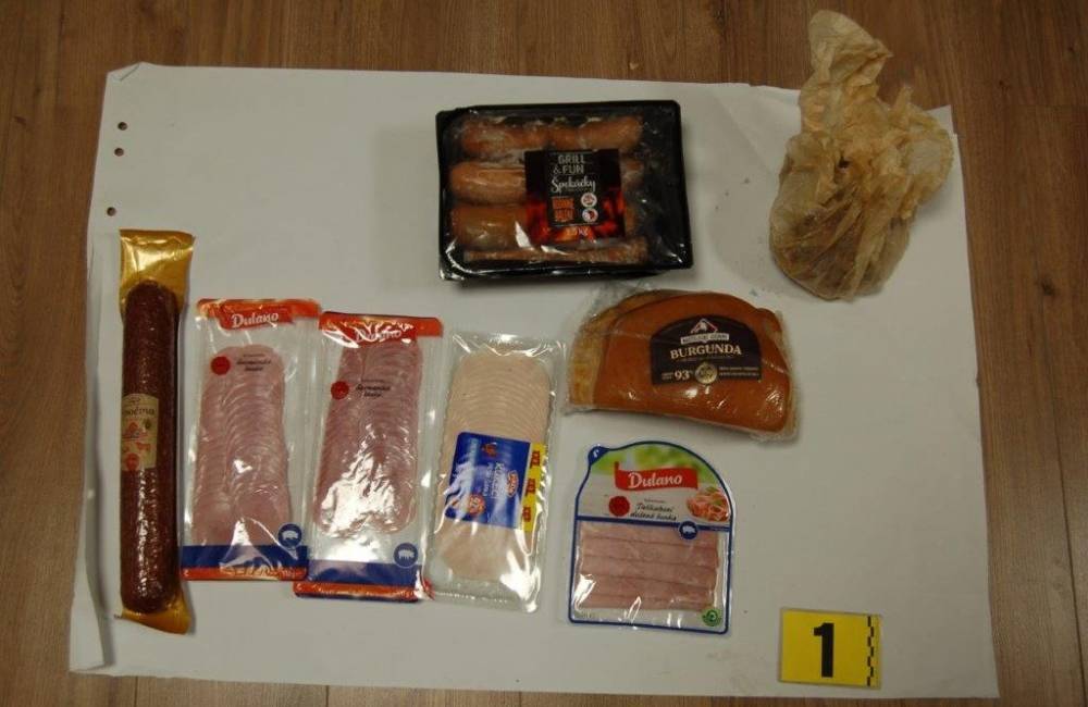 49-ročný Peter ukradol z domu na Kysuciach mobil a mäsové výrobky, po čine ho zadržala polícia