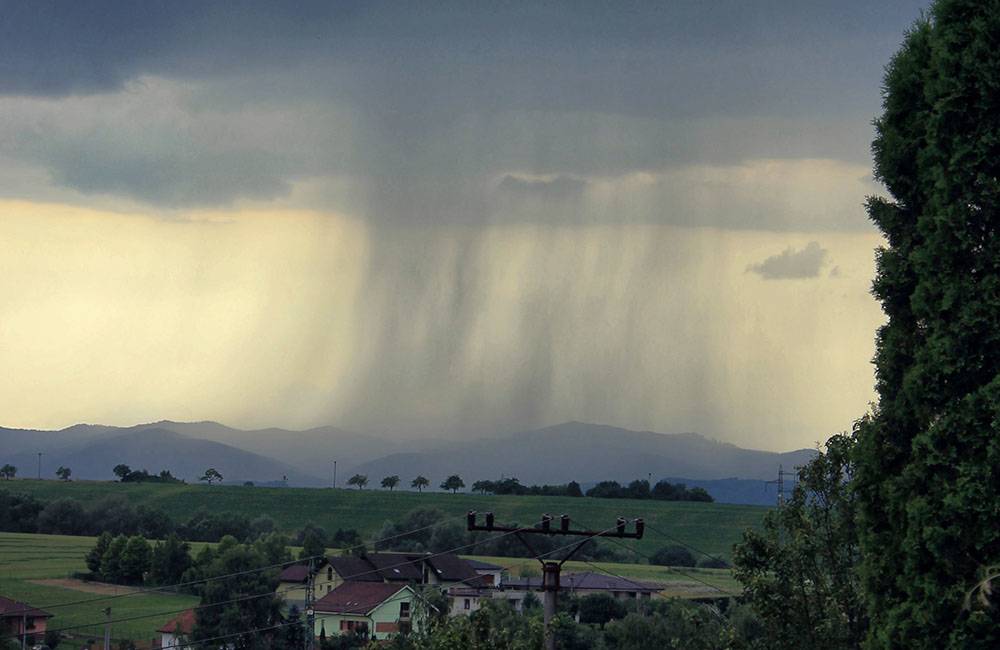 Meteorológovia varujú pred intenzívnym dažďom, výstraha 2. stupňa platí pre celý kraj