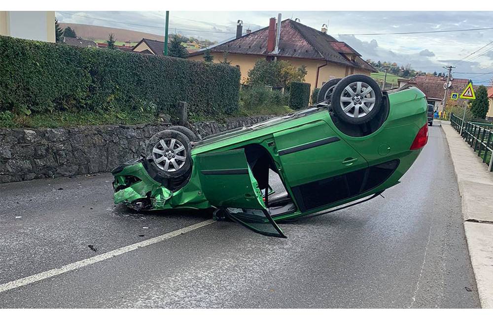 V obci Višňové nabúrala 45-ročná vodička, po nehode jej v dychu namerali 2,40 promile alkoholu