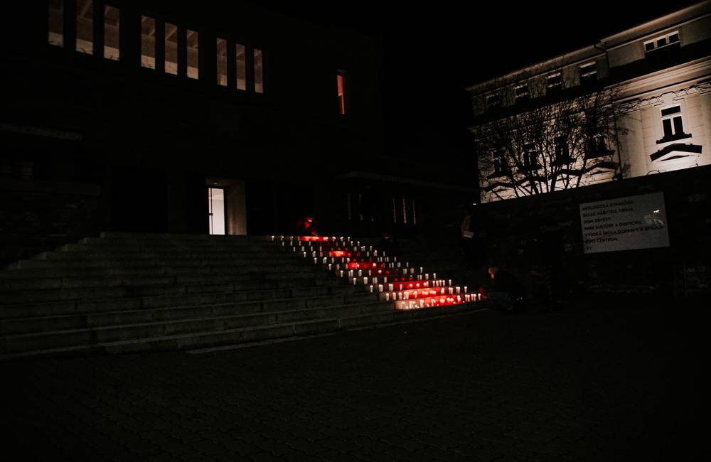 Výročie Nežnej revolúcie si v Žiline pripomenuli zapálením sviečok, odkazujú aj na boj Bielorusov