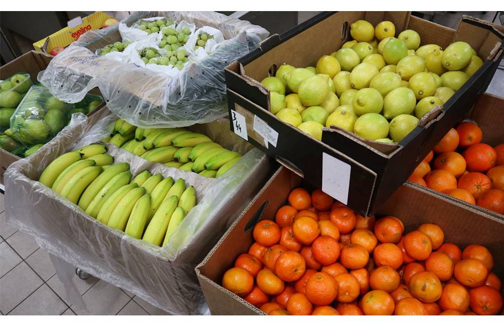 TESCO dnes venovalo zamestnancom žilinskej nemocnice až 100 kilogramov čerstvého ovocia