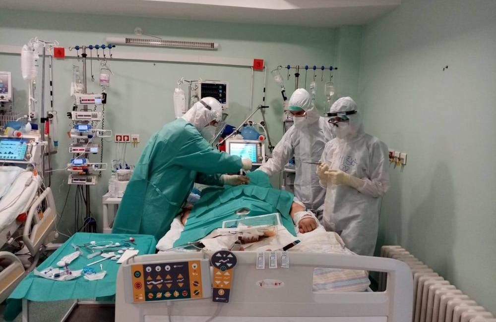 Žilinská nemocnica zaznamenáva nárast pacientov s koronavírusom, v COVID pavilónoch leží 57 ľudí