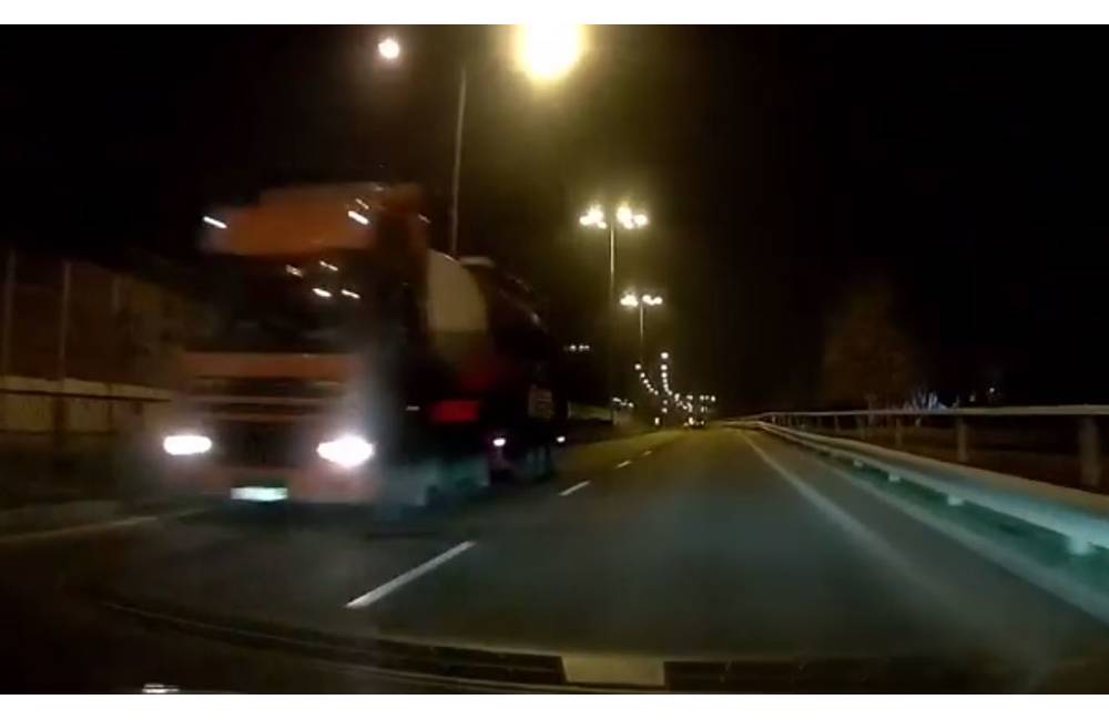 VIDEO: Po odklonení dopravy z Bytčice jazdia niektorí vodiči na Rajeckej ceste v protismere