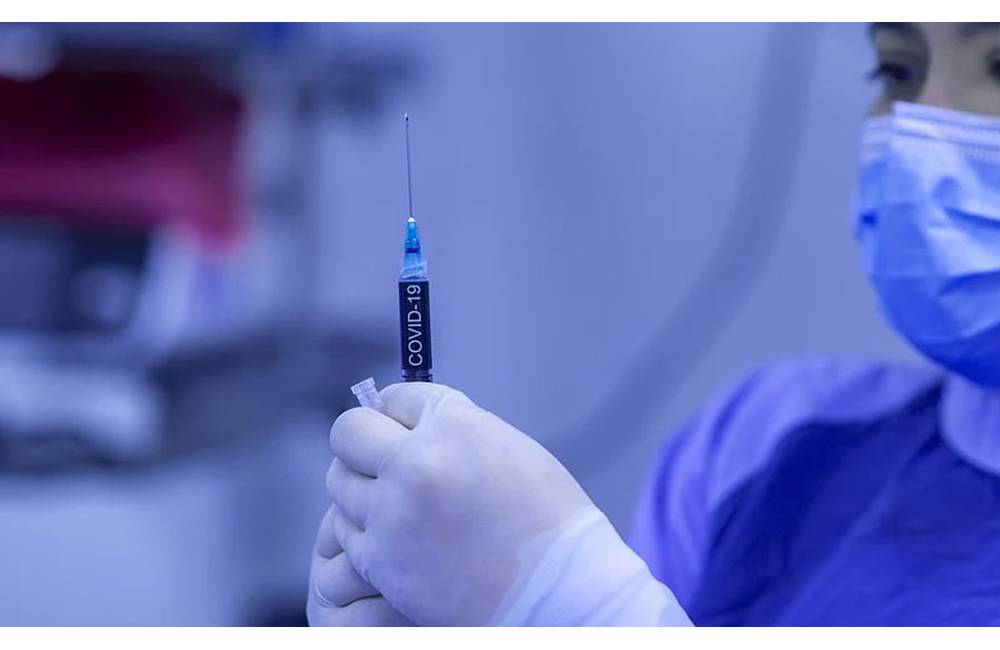 Prvú vakcínu proti koronavírusu dostanú v Žiline významní dlhoroční zdravotníci nemocnice