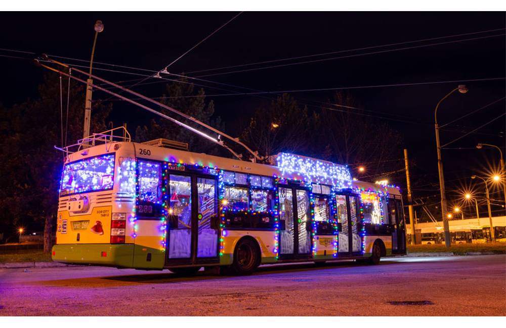 Vianočný trolejbus bude v Žiline premávať ešte týždeň, podporte ho v medzinárodnej súťaži