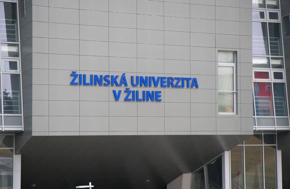 Študenti Žilinskej univerzity v Žiline budú skúšky v zimnom semestri skladať výlučne dištančnou formou