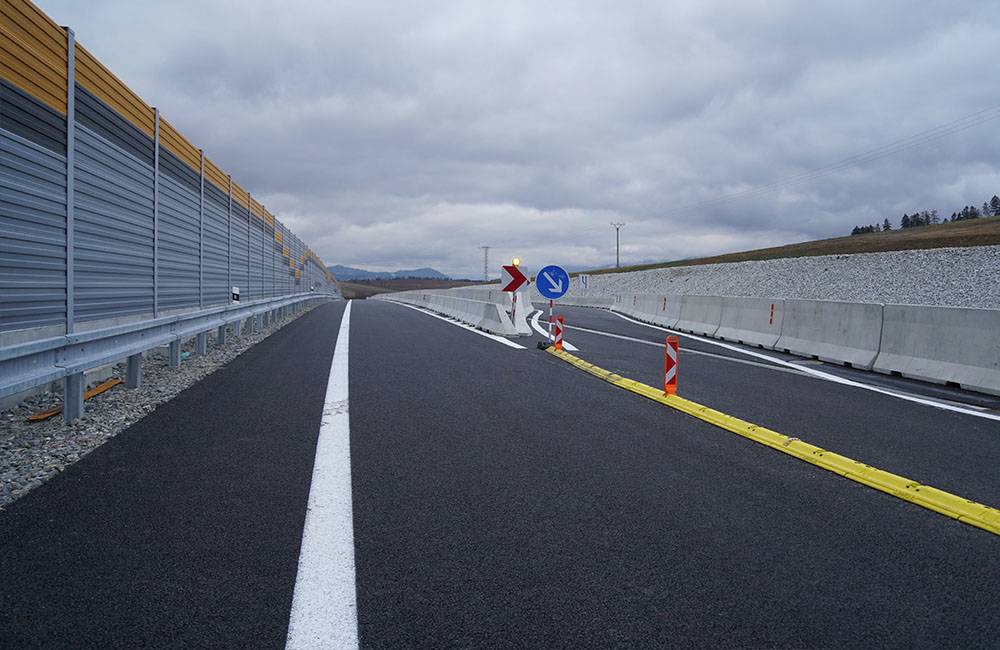 VIDEO: Nový úsek diaľnice D1 spolu s privádzačom bude sprejazdnený v piatok 29. januára