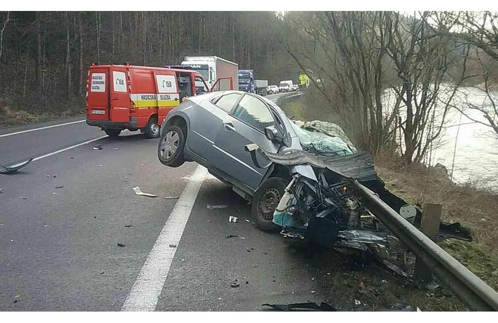 AKTUÁLNE: V Ružomberku došlo k tragickej dopravnej nehode, zrážku s nákladiakom neprežila jedna osoba