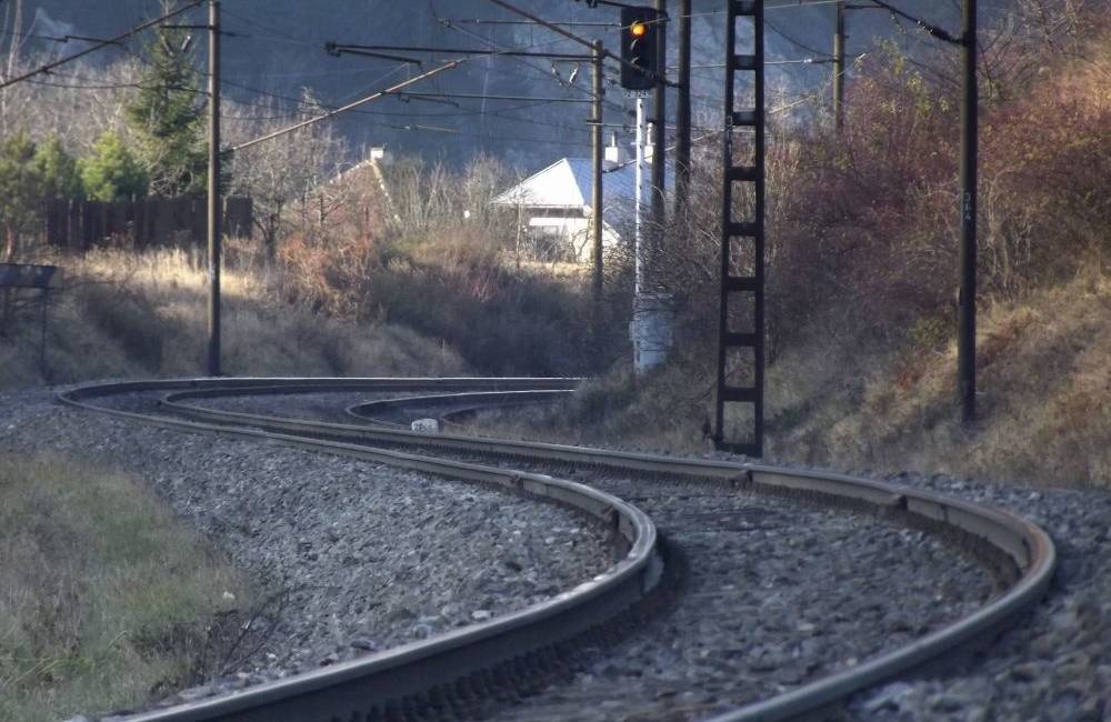 Foto: Železničnú trať z Čadce po hranicu s Českou republikou zmodernizujú, práce by mohli začať budúci rok