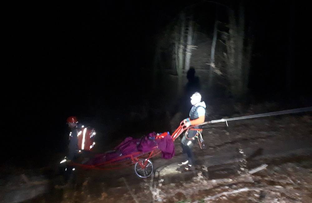 28-ročný muž spadol v noci z vyhliadky Veľkého Manína, padal desiatky metrov