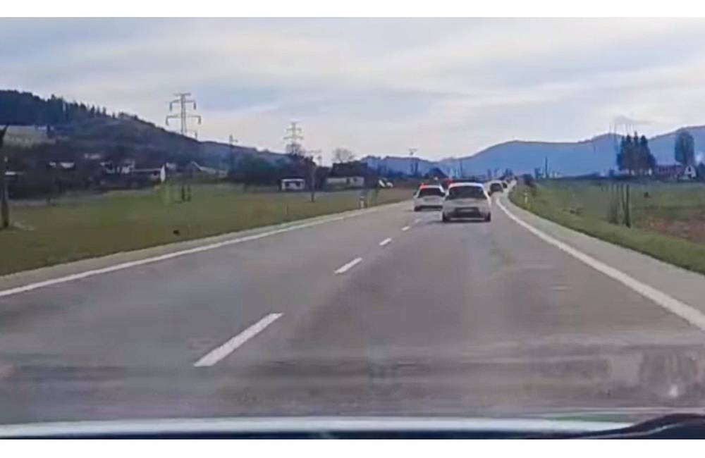 VIDEO: Po 44-ročnom Slavomírovi zo Žiliny policajti pri naháňačke strieľali, zastavili ho až v Považskej Bystrici