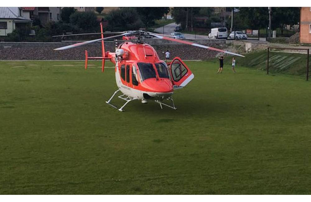 Osobné auto zrazilo na Orave 9-ročného chlapca, zraneného transportovali letecky do nemocnice v Martine
