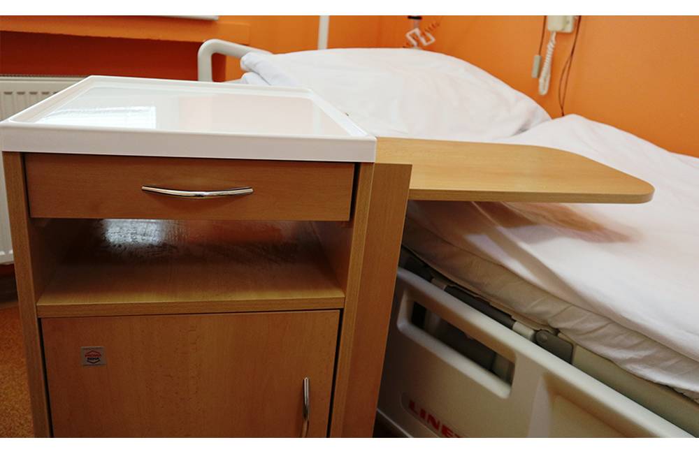 Traumatológia v Žiline má nové nočné stolíky vďaka dvom percentám z daní zamestnancov