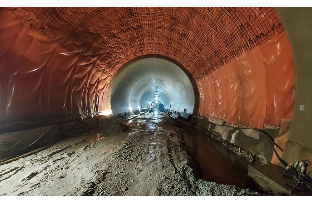 V tuneli Višňové prebieha betonáž sekundárneho ostenia, analýza poškodení má byť hotová do konca júla