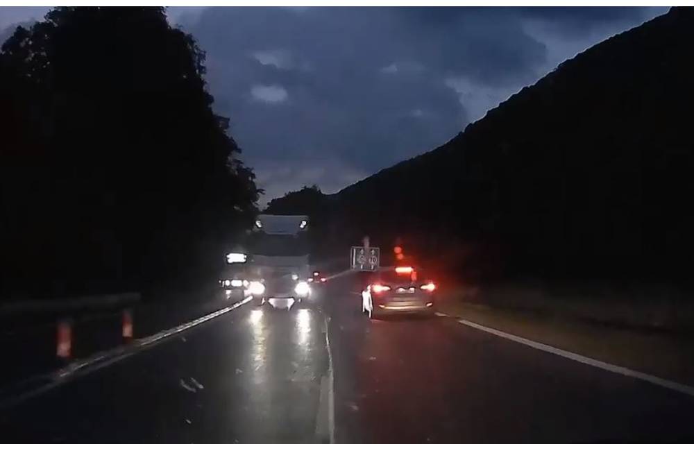 VIDEO: Pod Strečnom jazdili dva kamióny v protismere, spôsobili poškodenie osobného auta