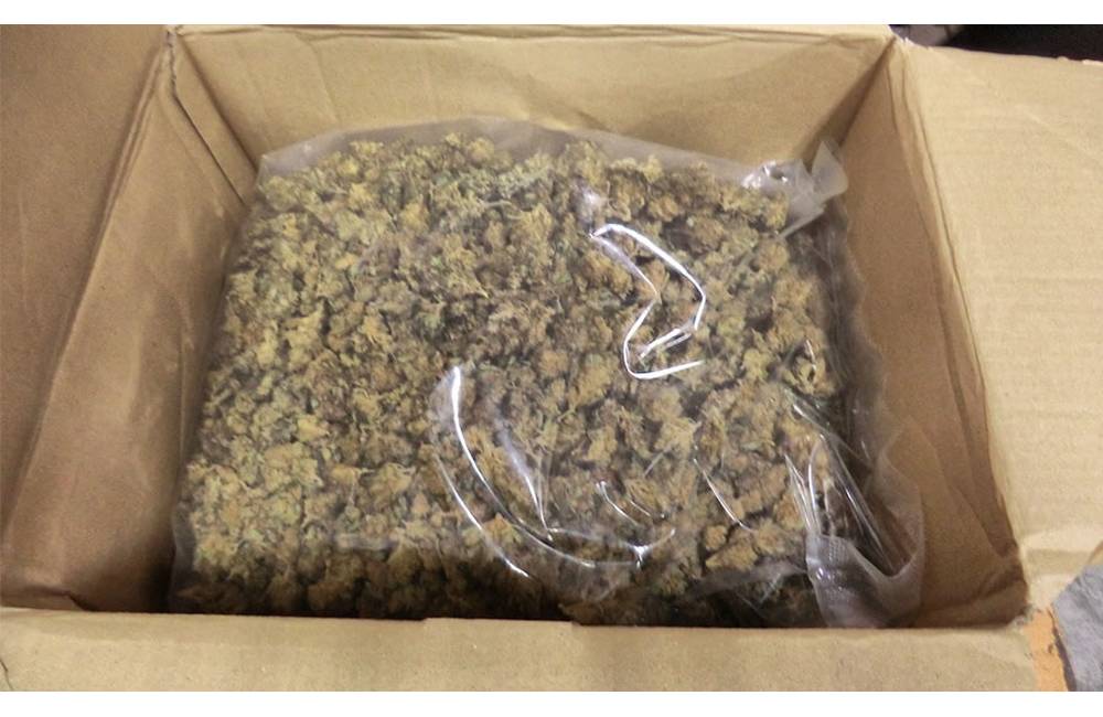 Na žilinskej vyclievacej pošte zachytili už tretí balík s drogami, marihuana bola adresovaná do Párnice