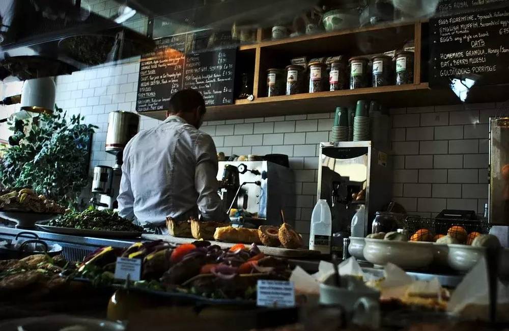 Žilinské reštaurácie navštevuje neznámy muž, ktorý po konzumácii jedla odíde bez zaplatenia