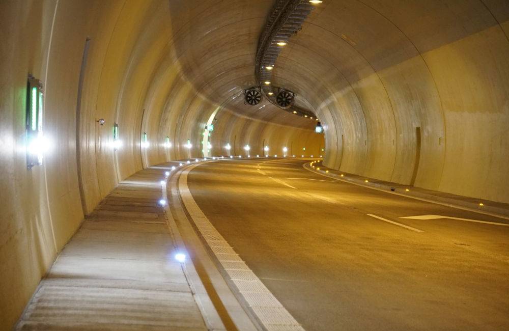 AKTUÁLNE: Tunel Horelica v Čadci bol uzavretý, premávku odklonili na obchádzkové trasy