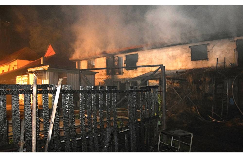 V piatok a sobotu došlo v Žilinskom kraji k dvom vážnym požiarom, zasahovali pri nich desiatky hasičov