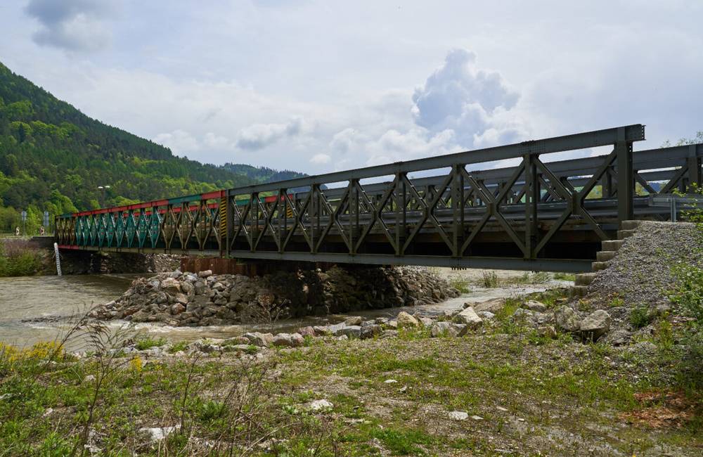 Foto: Dočasné premostenie cez rieku Kysuca vo Vraní bude uzavreté do konca novembra