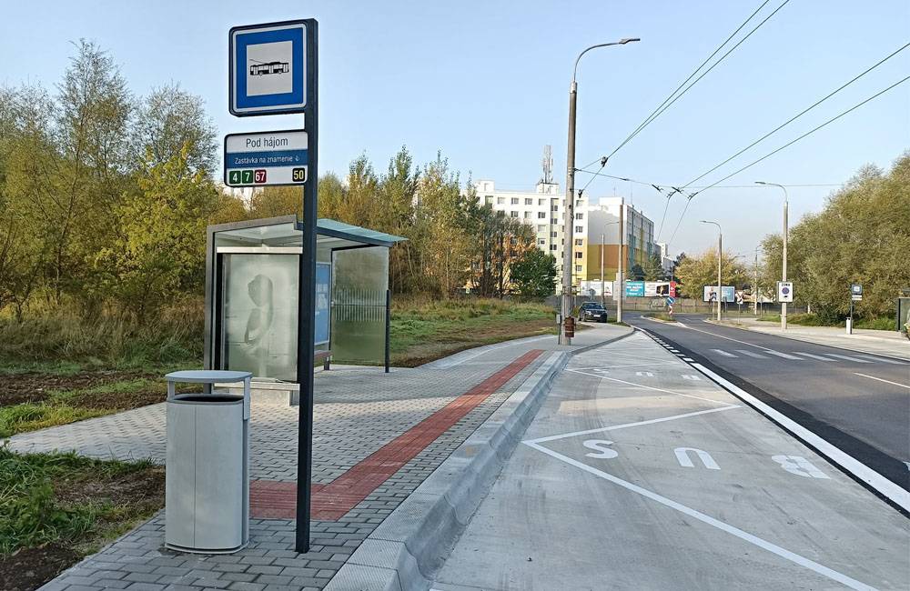 Od dnešného dňa je v prevádzke zrekonštruovaná autobusová zastávka Pod hájom
