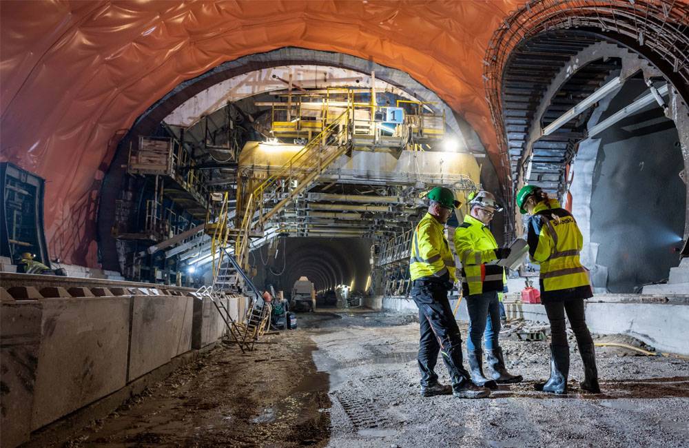 FOTO: V tuneli Višňové zabetónovali v poradí už stú klenbu, po predošlom zhotoviteľovi ich zostalo takmer päťsto