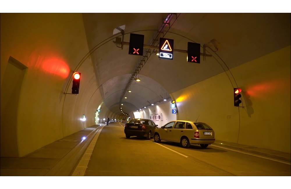 AKTUÁLNE: Tunel Považský Chlmec bol obojsmerne uzavretý, záchranné zložky vykonávajú cvičenie