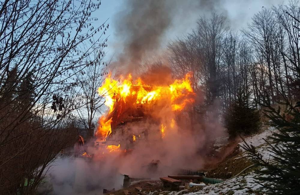Foto: Požiar zobral strechu nad hlavou ďalšiemu obyvateľovi Žilinského kraja, prispieť je možné na transparentný účet