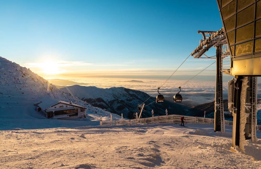 V Žilinskom kraji bolo otvorených päť lyžiarskych stredísk, ďalšie sa pripravujú na spustenie prevádzky