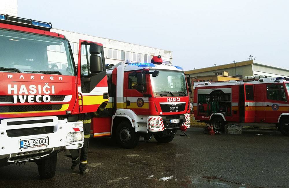 FOTO: Taktické cvičenie v podobe požiaru výškovej budovy preverilo schopnosti hasičov v Žiline