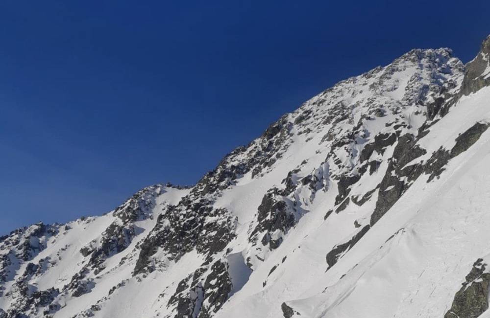 Horská záchranná služba upozorňuje na mierne lavínové nebezpečenstvo v Západných Tatrách