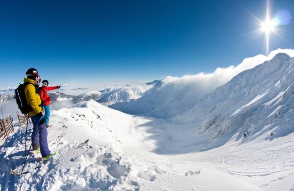 Na lyžovačku do Jasnej vás odvezú bezplatné skibusy. Cez mobilnú aplikáciu si môžete overiť, či nie je plný