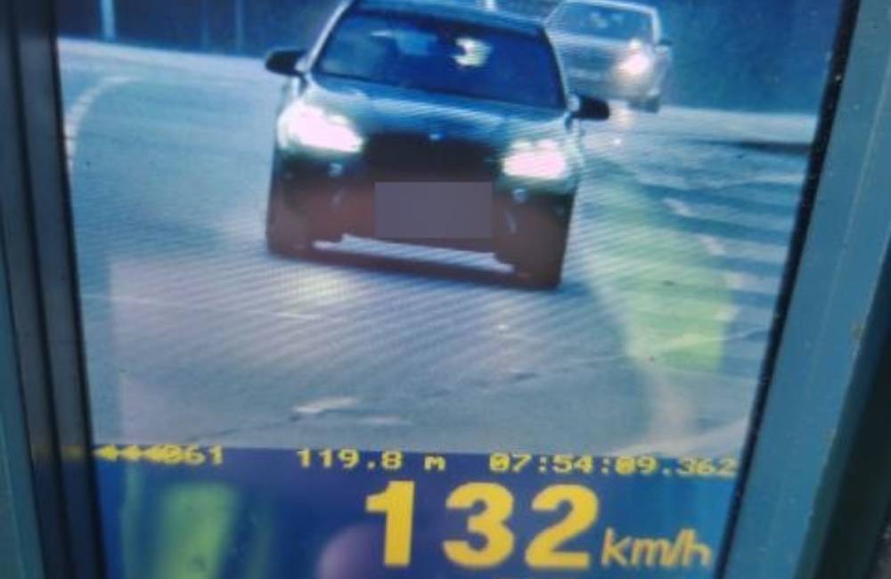 Foto: Polícia v Žiline chytila ďalšieho vodiča: Iba 20-ročný mladík prekročil rýchlosť o 82 km/h