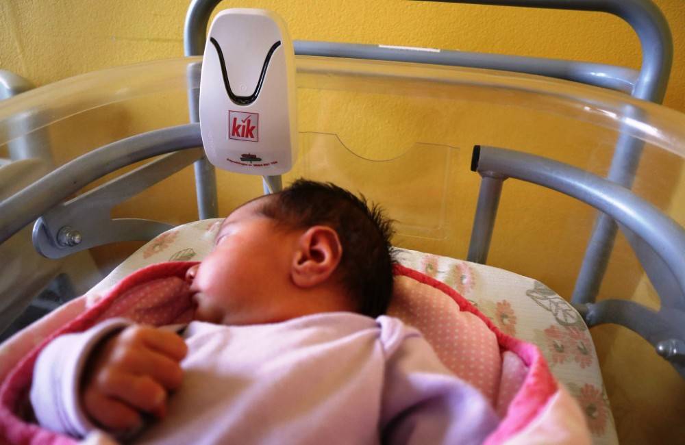 Žilinská nemocnica poskytuje možnosť zapožičania monitoru dychu, ktorý stráži novorodencov