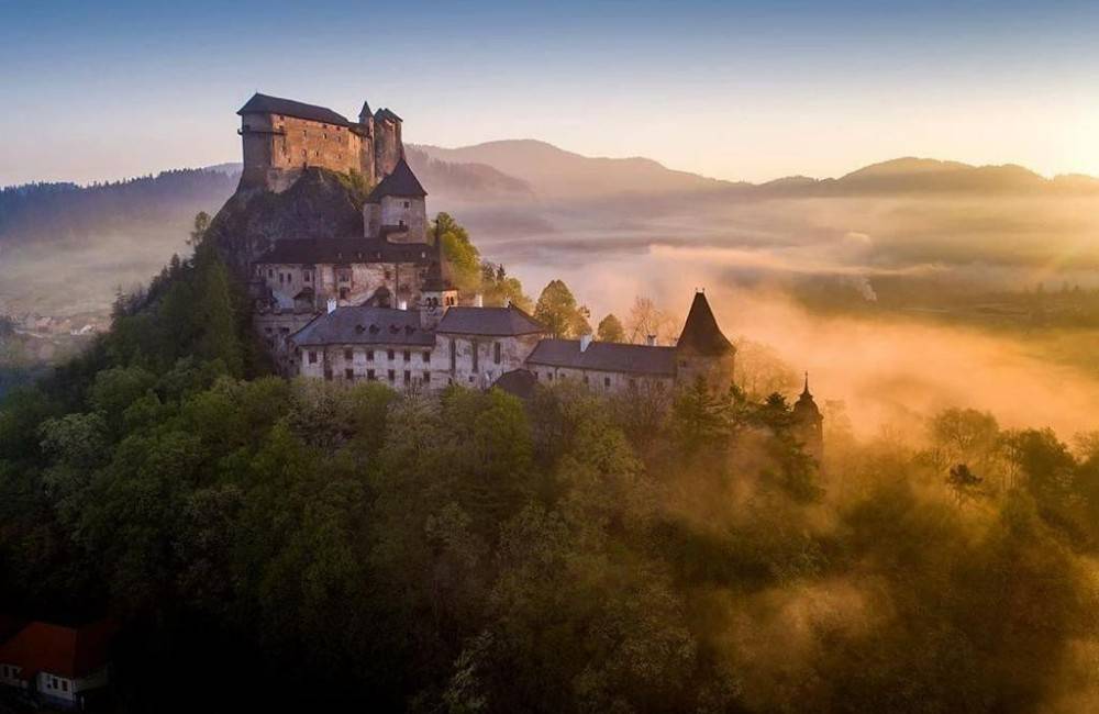Foto: Oravský hrad otvoria 12. februára pre zaľúbených, návštevníci môžu vyhrať svadbu či fotenie na hrade