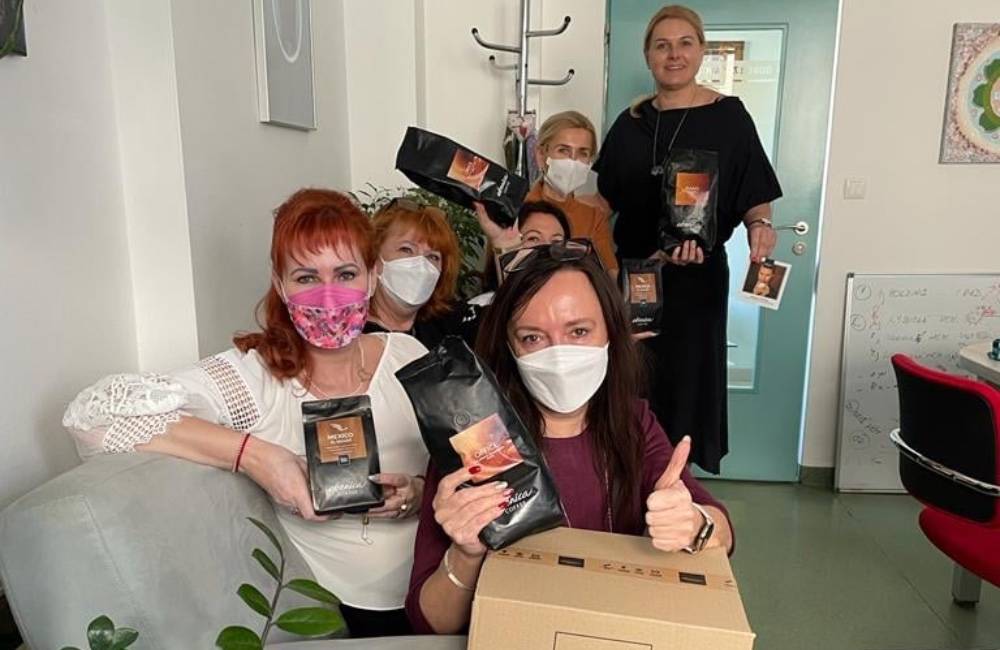 Energia a sila pre zdravotníkov: Župné zdravotnícke zariadenia dostali dar v podobe zrnkovej kávy