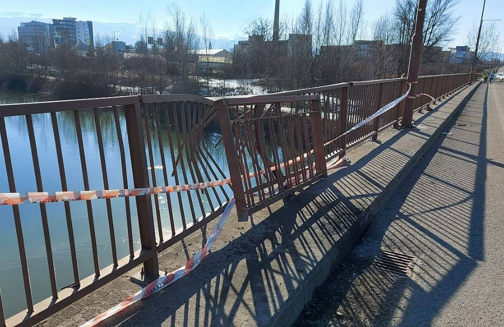 Poškodené zábradlie na moste pri Budatíne opravia najneskôr do konca marca, škoda je vyčíslená na 2-tisíc eur