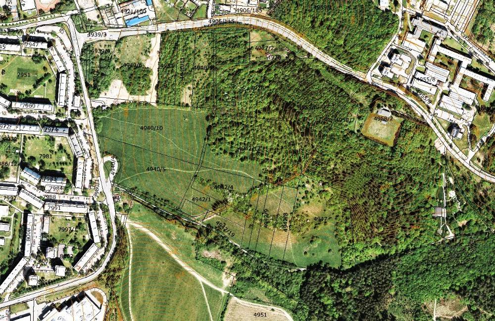 Lúka pri lesoparku v Žiline sa možno dočká využitia, začala sa súťaž o návrh rekreačno-športového areálu