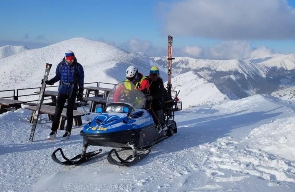 V okolí Ďumbieru prišlo nevoľno skialpinistovi, pomoc mu poskytli horskí záchranári