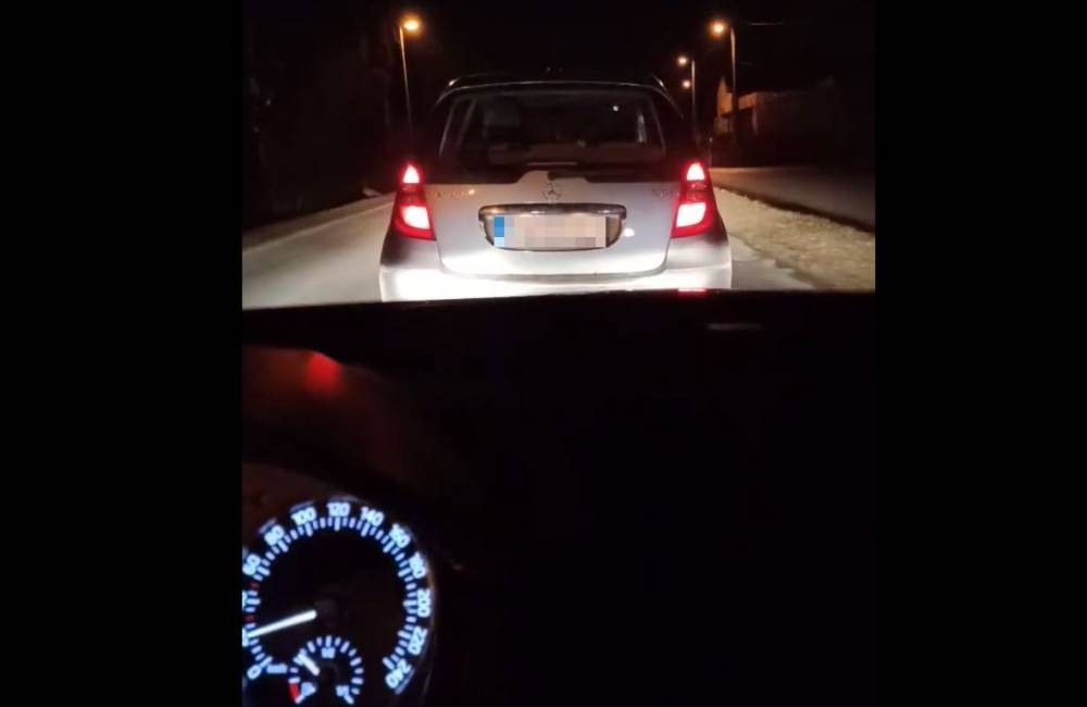 Foto: VIDEO: Žilinčanovi 20 minút v plynulej jazde bránil cudzí vodič, dôvodom malo byť zablikanie