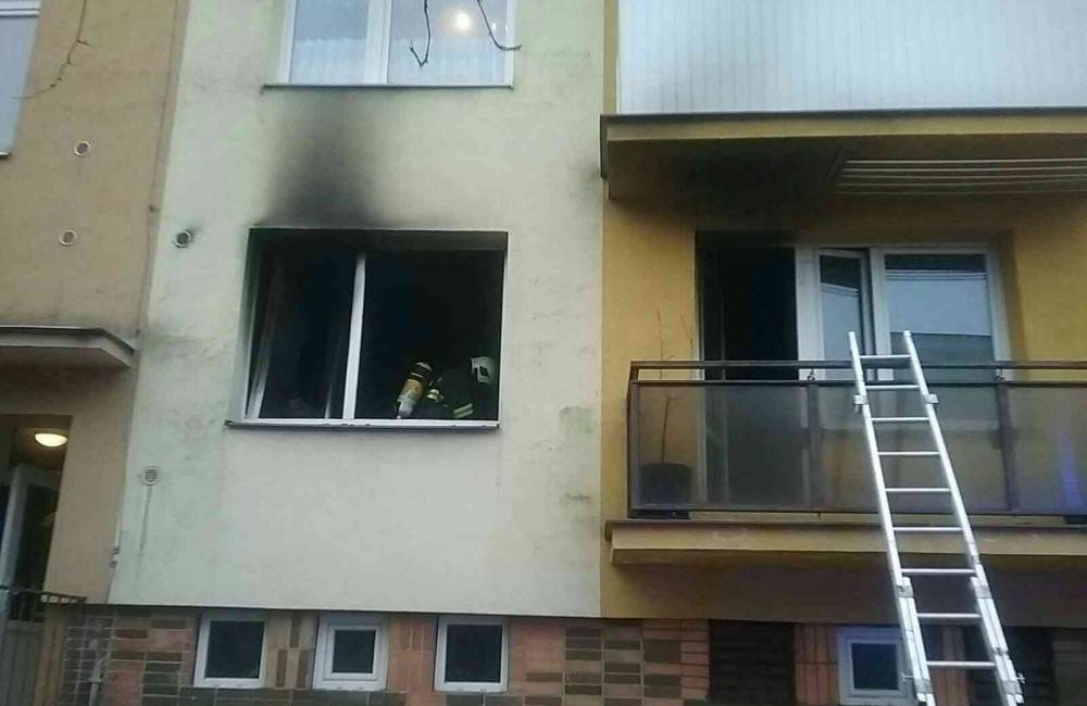 V Liptovskom Hrádku horel byt na prízemí, pri požiari bola zranená jedna osoba