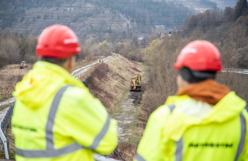 Foto: Žilinský samosprávny kraj odštartoval výstavbu nového úseku Vážskej cyklotrasy