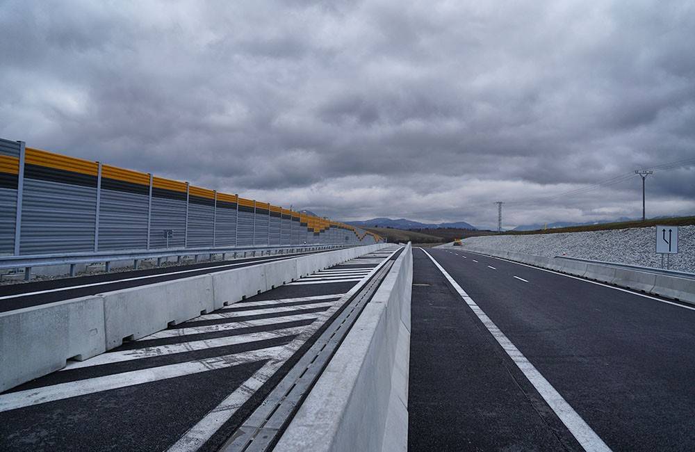 Diaľnica D1 je medzi Martinom a Turanmi obojsmerne uzavretá, dôvodom sú geodetické merania mostov