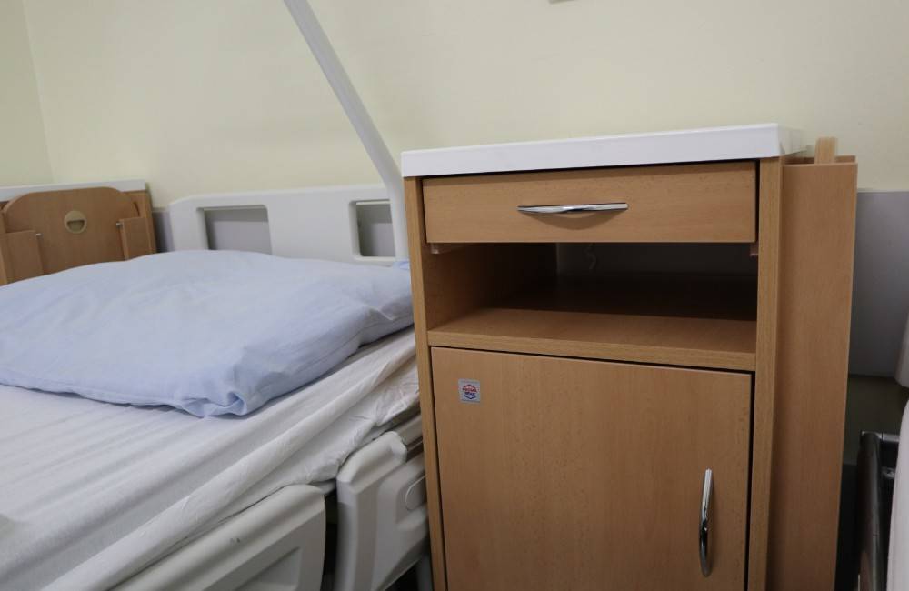 Detská ortopédia v Žiline kúpila nové nočné stolíky z darovaných 2 percent z dane. Personálu zefektívnia prácu