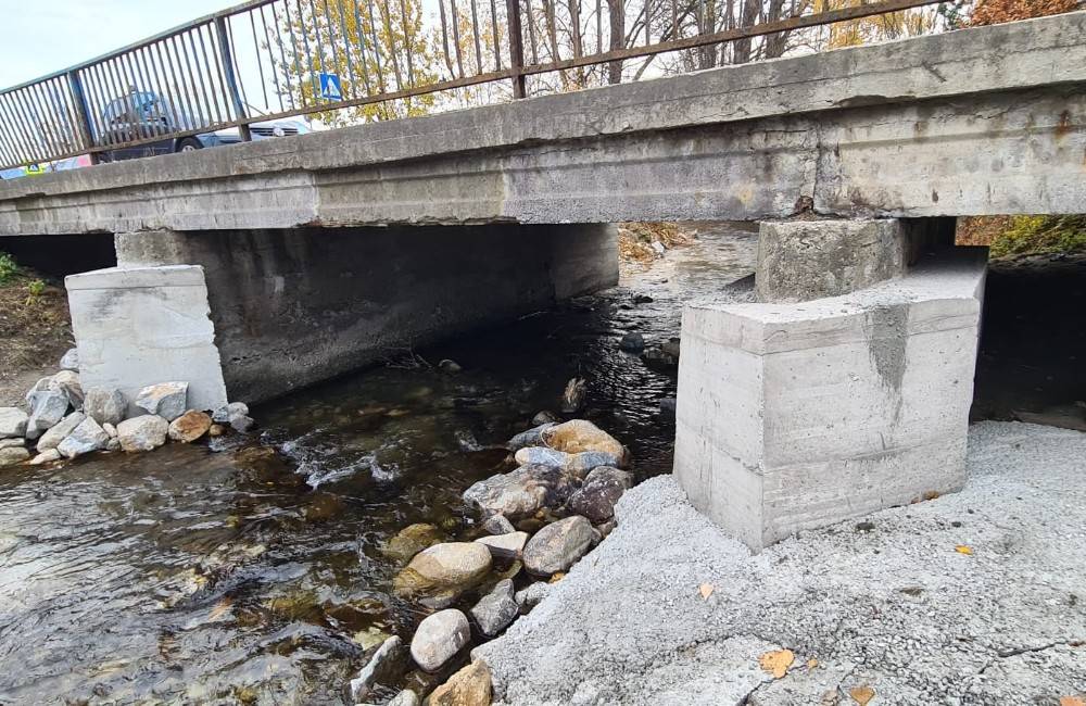 Foto: Župa plánuje v Liptovskej Ondrašovej zbúrať a postaviť most. Mesto žiada o rekonštrukciu až po letnej sezóne
