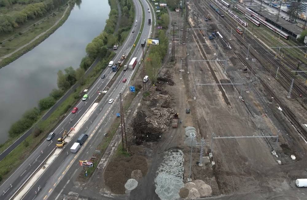 VIDEO: Najväčšia železničná stavba v Žiline napreduje, začali aj práce na stavbe premostenia z Ľavobrežnej