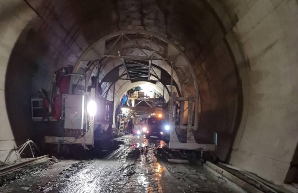 Foto: VIDEO: Dostavba úseku D1 s tunelom Višňové sa zrejme opäť predĺži, najneskôr do októbra 2024