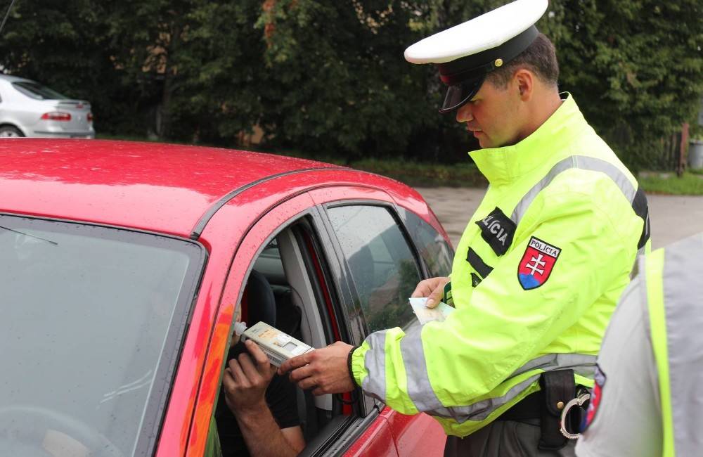 Policajti v Žilinskom kraji namerali alkohol u 23 cyklistov a 22 vodičov. Štyria šoféri spôsobili nehodu