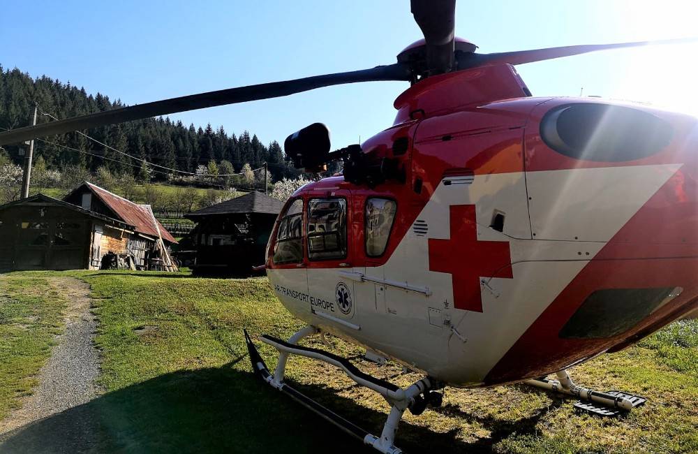 Foto: Na pomoc mužovi so srdcovým kolapsom v obci Korňa na Kysuciach prileteli leteckí záchranári z Trenčína