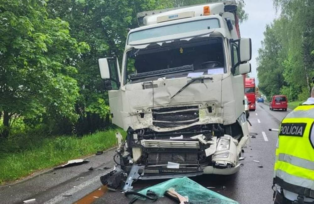 AKTUÁLNE: Na ceste medzi Žilinou a Vrútkami došlo k zrážke dvoch kamiónov, tvoria sa rozsiahle kolóny